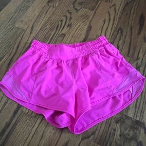Lululemon bright pink 2.5 in hotty hot shorts